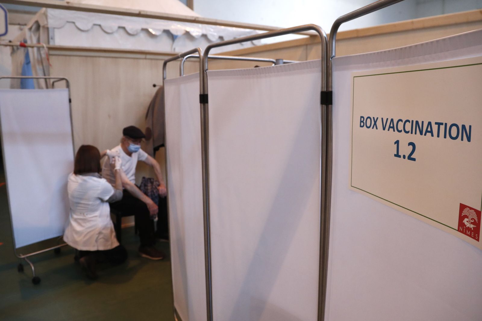 epa08966382 An elderly person receives a dose of the Pfizer-BioNTech COVID-19 at the vaccination center of Nimes, France, 26 January 2021. Countries of the European Union began a vaccine rollout against the coronavirus disease (COVID-19).  EPA/GUILLAUME HORCAJUELO