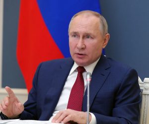 epa08968335 Russian President Vladimir Putin speaks at a session of the Davos Agenda 2021 online forum organized by the World Economic Forum (WEF), via a video link from the Kremlin in Moscow, Russia, 27 January 2021.  EPA/MICHAIL KLIMENTYEV/SPUTNIK/KREMLIN / POOL MANDATORY CREDIT
