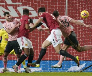 epa08969944 Harry Maguire of Manchester United (C) scores his team's opening goal during the English Premier League soccer match between Manchester United and Sheffield United in Manchester, Britain, 27 January 2021.  EPA/Tim Keeton / POOL EDITORIAL USE ONLY. No use with unauthorized audio, video, data, fixture lists, club/league logos or 'live' services. Online in-match use limited to 120 images, no video emulation. No use in betting, games or single club/league/player publications.