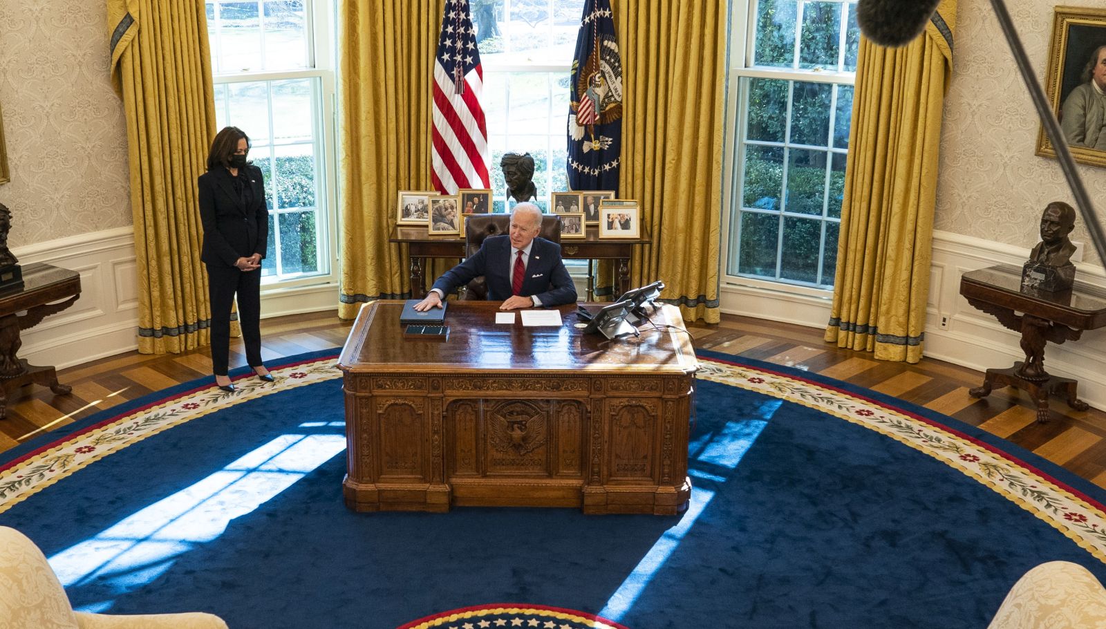 epa08971685 US President Joe Biden, accompanied by US Vice President Kamala Harris, signs executive actions strengthening Americans’ access to quality, affordable health care, in the Oval Office of the White House, in Washington, DC, USA, 28 January 2021.  EPA/Doug Mills / POOL