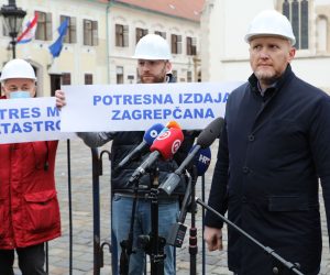 Zagreb, 29.01.2021. - Kandidat za gradonačelnika Zagreba i nezavisni zastupnik u zagrebačkoj Gradskoj skupštini Renato Petek u društvu građana stradalih u potresu održao je prosvjed i konferenciju za medije ispred zgrade Sabora. Na fotografiji Renato Petek.
foto HINA/ Admir BULJUBAŠIĆ/ abu