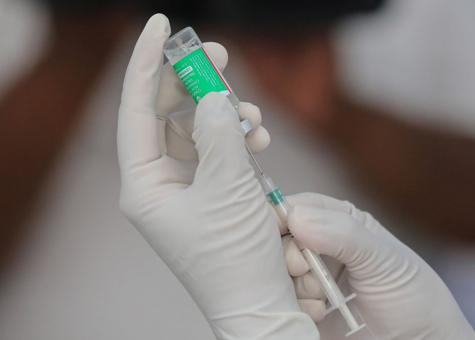 epa08972421 A Sri Lankan health worker prepares to inject a first dose of a Oxford-AstraZeneca COVID-19 vaccine shot at the Infectious Diseases Hospital (IDH) in Colombo, Sri Lanka, 29 January 2021. Sri Lankan health authorities are commencing the COVID-19 vaccination drive from the frontline workers on 29 January, after receiving 500,000 doses of the Oxford-AstraZeneca COVID-19 vaccines from neighboring India as per donation.  EPA/CHAMILA KARUNARATHNE