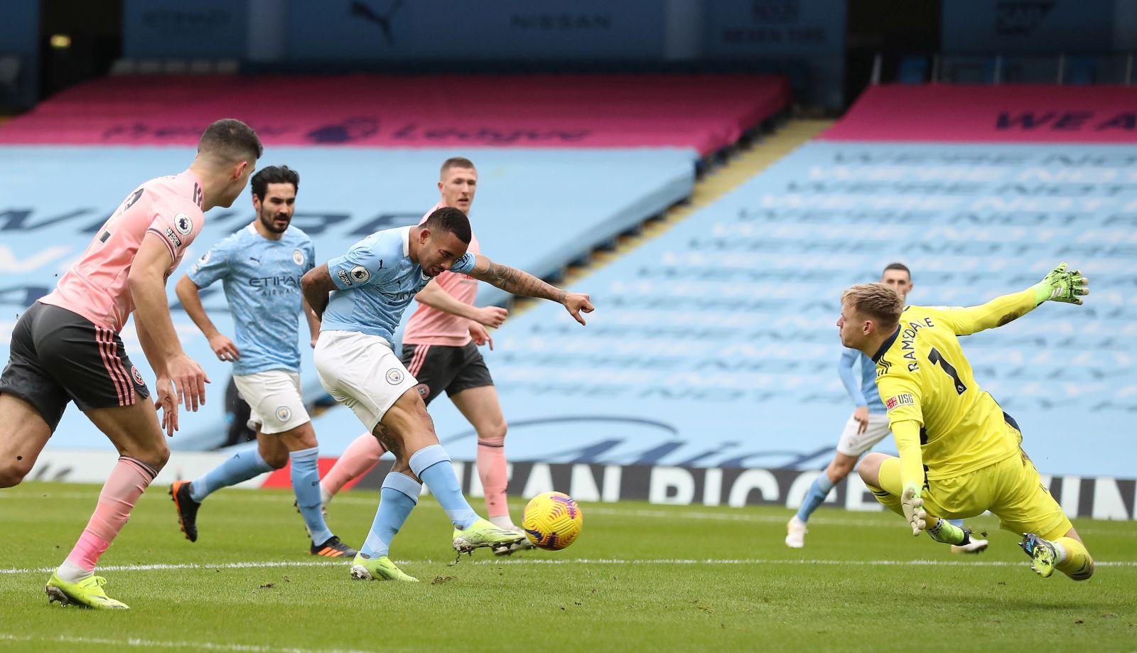 epa08975091 Gabriel Jesus (C) of Manchester City scores the opening goal against Sheffield goalkeeper Aaron Ramsdale during the English Premier League soccer match between Manchester City and Sheffield United in Manchester, Britain, 30 January 2021.  EPA/Martin Rickett / POOL EDITORIAL USE ONLY. No use with unauthorized audio, video, data, fixture lists, club/league logos or 'live' services. Online in-match use limited to 120 images, no video emulation. No use in betting, games or single club/league/player publications.
