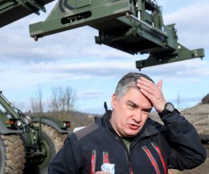 01.01.2021., Prekopa - Predsjednik RH Zoran Milanovic obisao je Prekopu i razgovara s mjestanima. Photo: Marko Prpic/PIXSELL