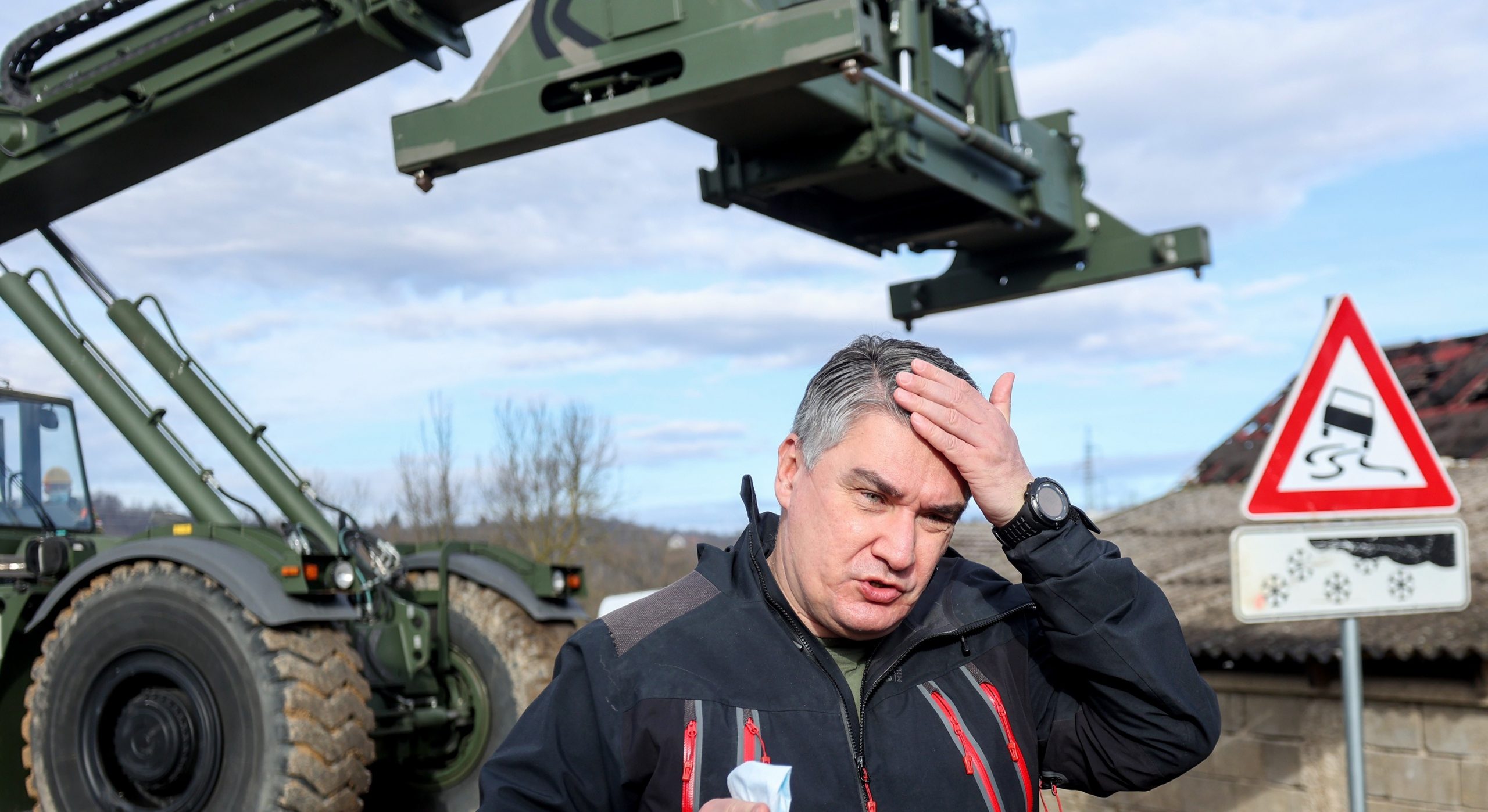 01.01.2021., Prekopa - Predsjednik RH Zoran Milanovic obisao je Prekopu i razgovara s mjestanima. Photo: Marko Prpic/PIXSELL