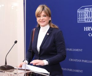 01.12.2020., Zagreb - Na konferenciji za medije odrzanoj u Saboru o upravljanju drzavnim tvrtkama govorila je Karolina Vidovic Kristo. 
Photo: Patrik Macek/PIXSELL