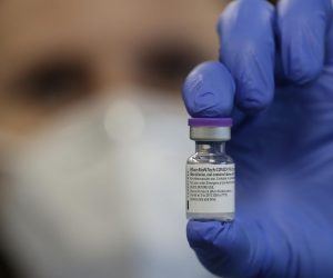 02.12.2021., Petrinja - Pocelo cijepljenje protiv Sars Cov 2 virusa u vojarni u Petrinji gdje su smjesteni ljudi kojima je unistena kuca u potresu. Photo: Zeljko Lukunic/PIXSELL