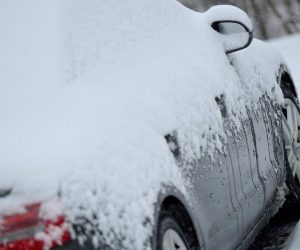 03.01.2016., Zagreb - Snijeg koji je padao cijelu noc zabijelio je gradske ulice. 
Photo: Marko Lukunic/PIXSELL