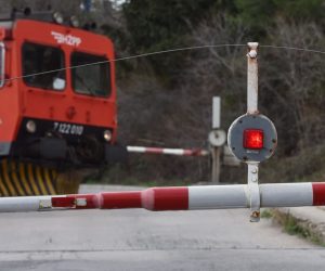 03.03.2020., Sibenik - Pruzni prijelaz i zeljznicka stanica u Mandalini koja prolazi kroz Sibenik jos uvijek nema automatsku rampu za kontrolu prometa. Photo: Hrvoje Jelavic/PIXSELL