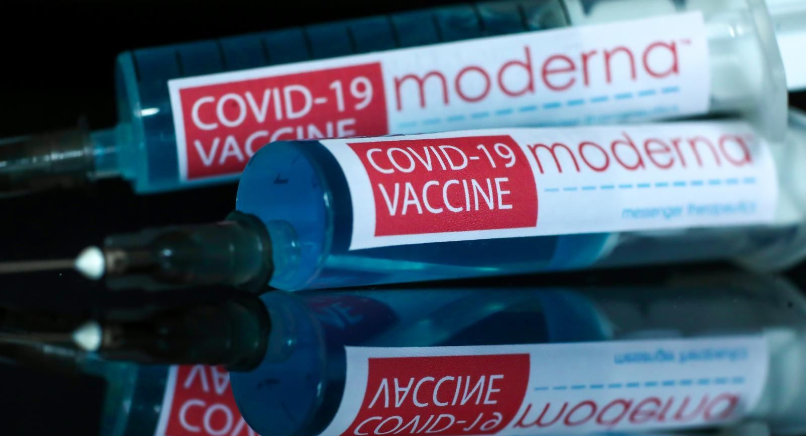 03.12.2020., Sarajevo, Bosna i Hercegovina  - Ilustracije Pfizer i Moderna cjepiva protiv virusa Covid-19.
Photo: Armin Durgut/PIXSELL