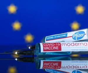 03.12.2020., Sarajevo, Bosna i Hercegovina  - Ilustracije Pfizer i Moderna cjepiva protiv virusa Covid-19.
Photo: Armin Durgut/PIXSELL