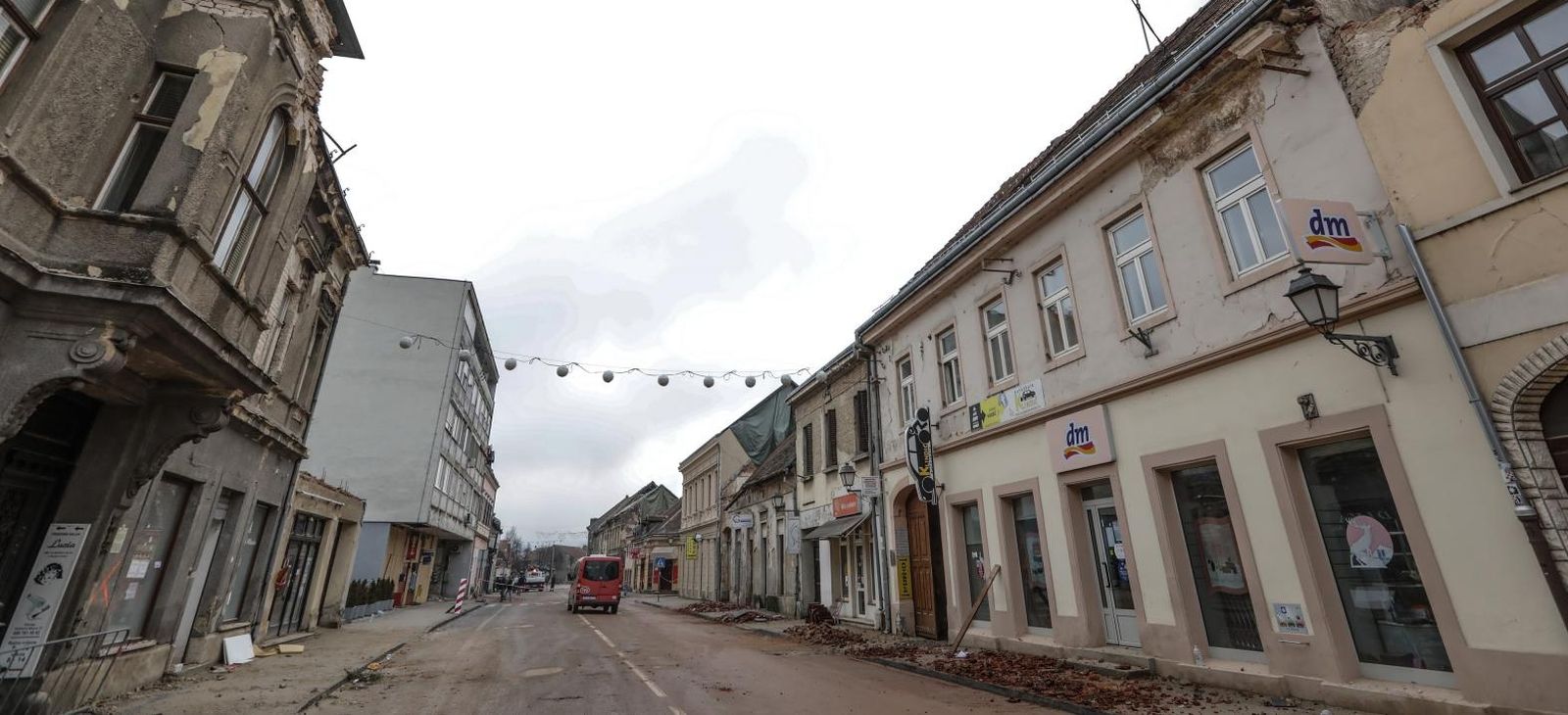 04.01.2021., Petrinja, ciscenje rusevina starog dijela grada nakon katastrofalnog potresa.
Photo: Robert Anic/PIXSELL