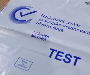 04.06.2020., Zagreb -  Nacionalni centar za vanjsko vrednovanje obrazovanja, koji ja nadlezan za organizaciju drzavne mature , dozvolio je ulaz za  novinare i kamere u svoje prostorije na Zagrebackom velesajmu , gdje stotine profesora i drugog osoblja priprema ispite za maturu te se od tamo distriburiraju u sve skole u Hrvatskoj. 
Ravnateljica centra Ivana Katavic. Photo: Zeljko Lukunic/PIXSELL