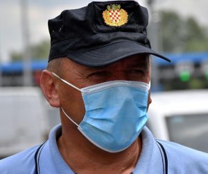04.08.2020., Stara Gradiska - Velika zapljena cigareta na granicnom prijelazu u Staroj Gradiski. Pronadjeno je preko 160 tisuca kutija u kamionu BiH oznaka. Kamion je prevozio brikete bukve, a medju kutijama s briketom bile su skrivene i velike kartonske kutije s cigaretama, cija se vrijednost procjenjuje na oko 3,2 milijuna kuna. Miroslav Matic, nacelnik GP stara Gradiska
Photo: Ivica Galovic/PIXSELL