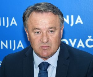 04.09.2019., Sisak - U sklopu posjeta zupanijama ministar uprave Ivan Malenica u pratnji drzavne tajnice Josipe Rimac odrzao je radni sastanak sa sisacko-moslavackim zupanom Ivom Zinicem i njegovim zamjenicima. Tema sastanka bila je reforma javne uprave i preuzimanje javne uprave u nadleznost zupanija.Ivo Zinic.
Photo:Nikola Cutuk/PIXSELL