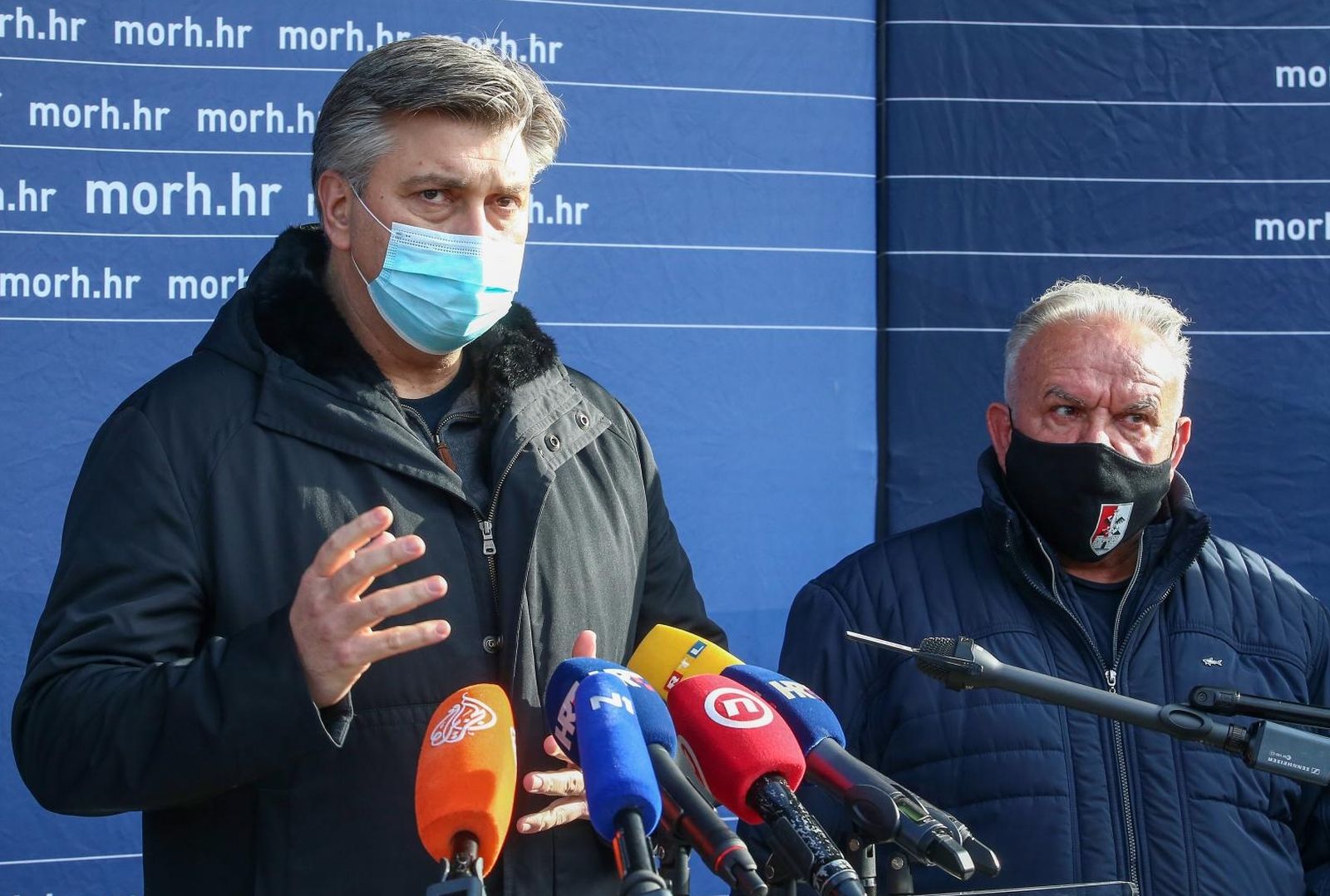 05.01.2021., Petrinja - Izjave nakon obilaska vojarne "pk Predrag Matanovic" i odrzanog sastanka Stozera za sanaciju posljedica od potresa u Sisacko-moslavackoj zupaniji. Predsjednik Vlade Andrej Plenkovic, gradonacelnik Petrinje Darinko Dumbovic. Photo: Matija Habljak/PIXSELL