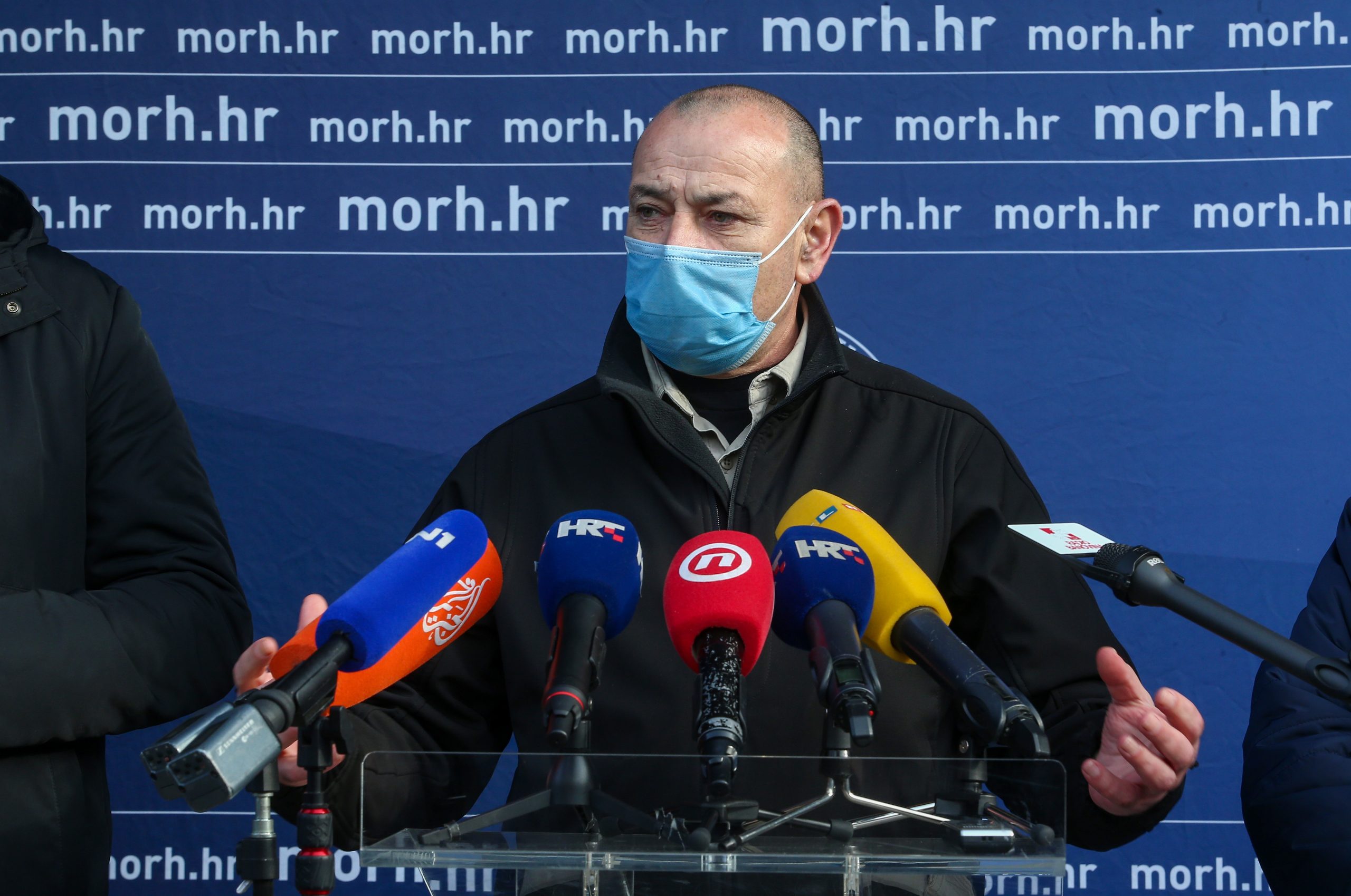 05.01.2021., Petrinja - Izjave nakon obilaska vojarne "pk Predrag Matanovic" i odrzanog sastanka Stozera za sanaciju posljedica od potresa u Sisacko-moslavackoj zupaniji. Voditelj Stozera, potpredsjednik Vlade i ministar branitelja Tomo Medved. Photo: Matija Habljak/PIXSELL