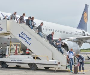 05.05.2018., Zadar - U zracnu luku Zadar jutros je svecano sletio prvi zrakoplov Lufthanse iz Frankfurta. Airbus A-319 docekan je atraktivnim „krstenjem“ vodenim topovima vatrogasne postrojbe Zracne luke Zadar, a uruceni su i prigodni darovi za putnike u dolasku i odlasku. Nakon linije za Munchen, rijec je o drugoj liniji ove kompanije prema Zracnoj luci Zadar i ukupno devetom odredistu Lufthansa Grupe. Zadar ce dva puta tjedno biti povezan s jednim od najvecih europskih zrakoplovnih cvorišta Frankfurtom, zrakoplovima Airbus A319, i to subotom i nedjeljom. 
Photo: Dino Stanin/PIXSELL