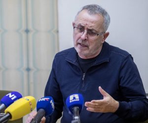 5.10.2020., Rijeka -  Sindikat zaposlenika u hrvatskom skolstvu - Preporod odrzao je  konferenciju za medije na temu "Radno-pravni status prosvjetnih radnika u izolaciji i oboljelih od Covida-19". O posljedicama nastave prema A, B, i C modelu na status ucitelja, smanjenju placa, cijepljenju protiv gripe. Predsjednik sindikata Zeljko Stipic Photo:Nel Pavletic/PIXSELL