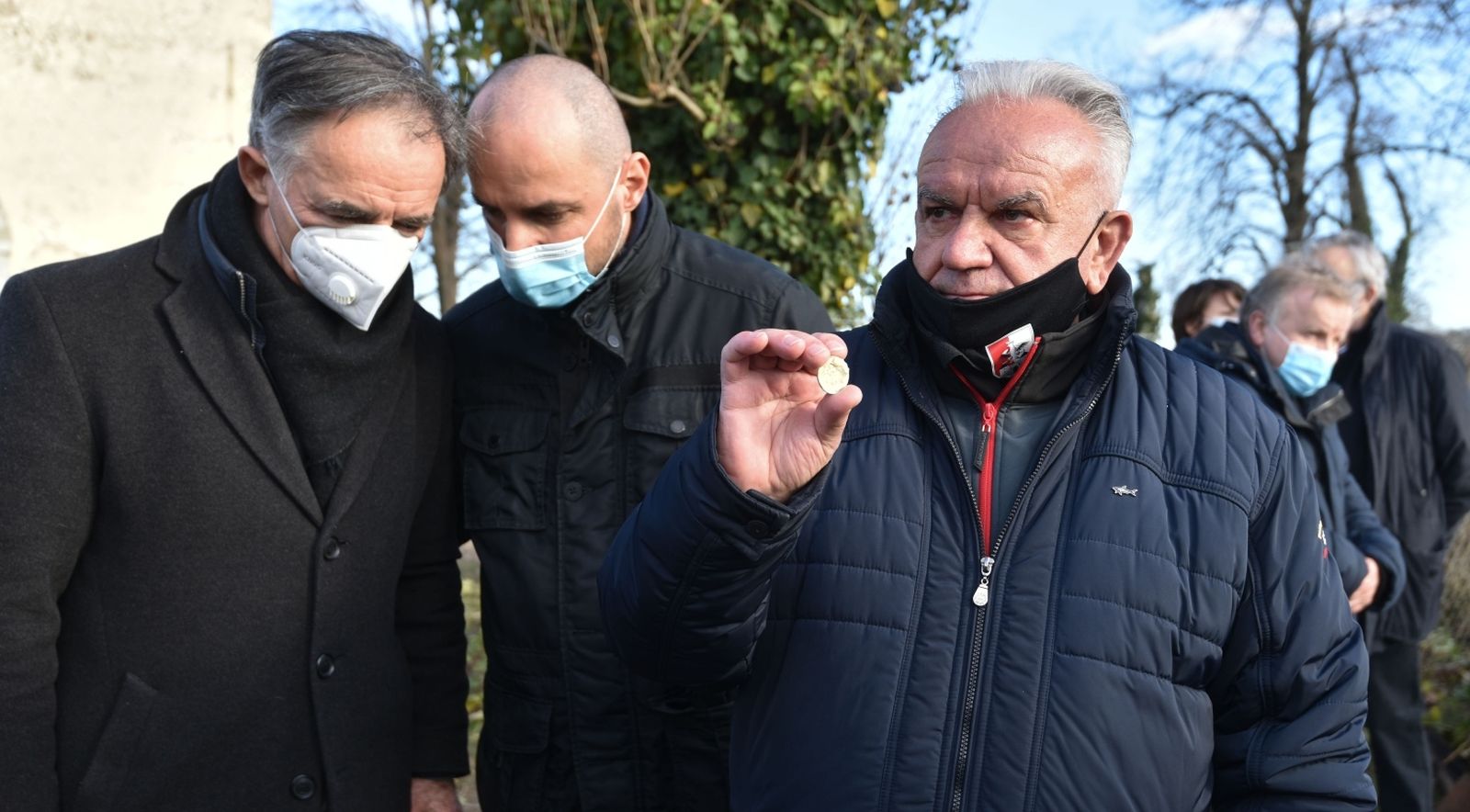 06.01.2021., Petrinja - Ispred razrusene pravoslavne crkve u Petrinji uz nazocnost visokih duznosnika Vlade Republike Hrvatske odrzan je obred pravoslavnog Badnjaka. Milorad Pupovac, Boris Milosevic, Darinko Dumbovic. 
Photo: Davorin Visnjic/PIXSELL