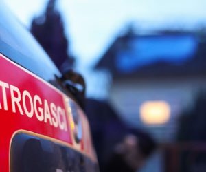 07.01.2021., Petrinja -  Posljedice potresa u Petrinji. Vatrogasci unatoc mraku popravljaju krovove kuca i saniraju dimljake. 
Photo: Luka Stanzl/PIXSELL