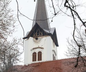 08.01.2021., Sisak - Zbog ostecenja u potresu 29. prosinca 2020. godine, kao i u naknadnim potresima proteklih dana, uklanja se toranj sisacke katedrale. Photo: Edina Zuko/PIXSELL