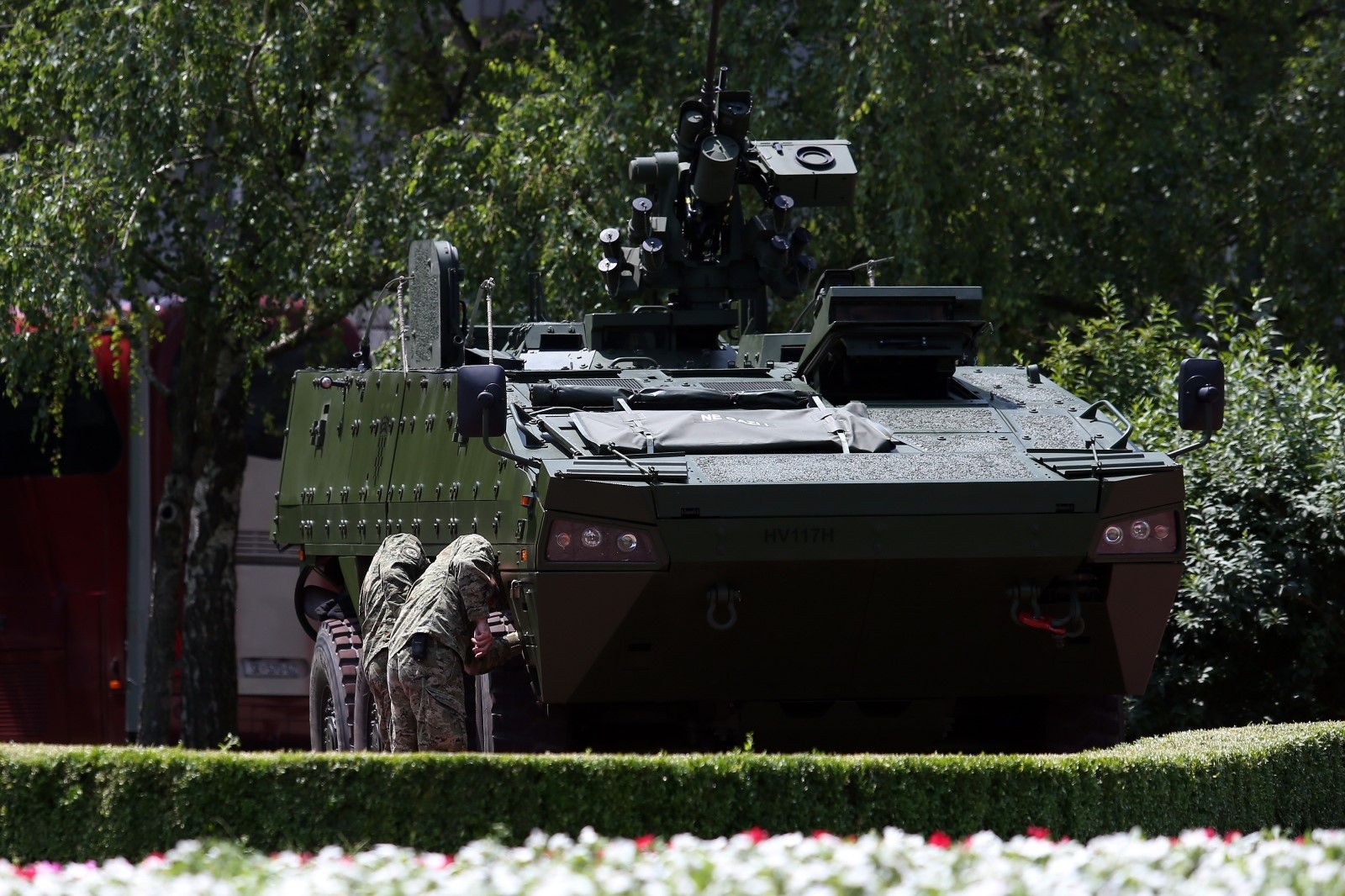 08.06.2016., Zagreb - Ispred muzeja Mimara povodom obiljezavanja 95. godina tvrtke Djuro Djakovic izlozeni su Tenk M84 i BOV Patria Amfibijska hrvatske vojske. 
Photo: Dalibor Urukalovic/PIXSELL