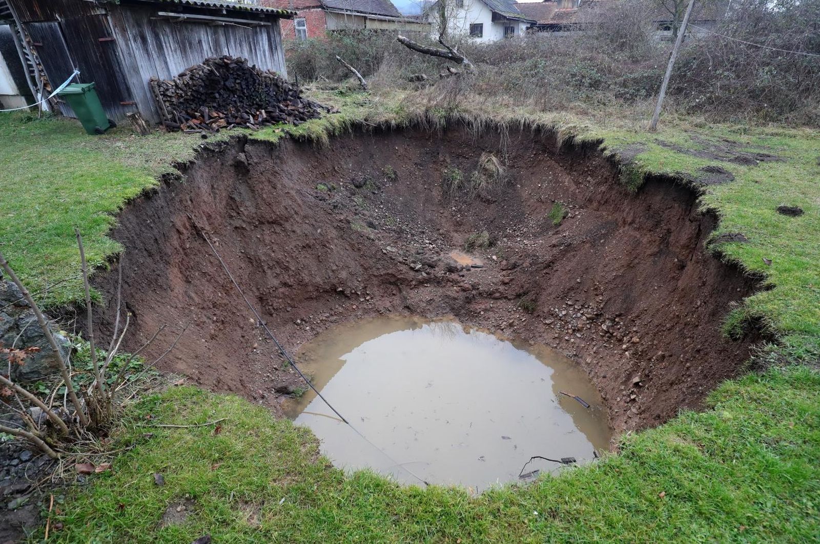 09.01.2021., Mecencani - Na podrucju sela Mecencani u potresom tesko pogodjenoj Sisacko-moslavackoj zupaniji pojavile urusne vrtace, koje predstavljaju opasnost za tamosnje stanovnistvo. 
Photo: Sanjin Strukic/PIXSELL