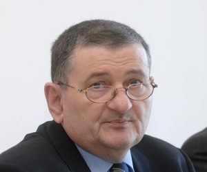 05.02.2009., Osijek - Na konferenciji za tisak povodom USKOK-ove isprike Djapicu oko provodjenja istrage oko navodnog ugovora s Vladom Zecom, novinar je pitao zasto se komunikacija HSP-a i Djapica svela iskljucivo na Jutarnji list, buduci da je sve sto je danas receno taj list objavio prije dva dana. Srb je pitanje nazvao primjedbom i komentarom i odbio odgovoriti. Djapic se pak na konferenciji za novinare nije pojavio. Krunislav Olujic i Gordan Matkovic. 
Photo: Davor Javorovic/Vecernji list