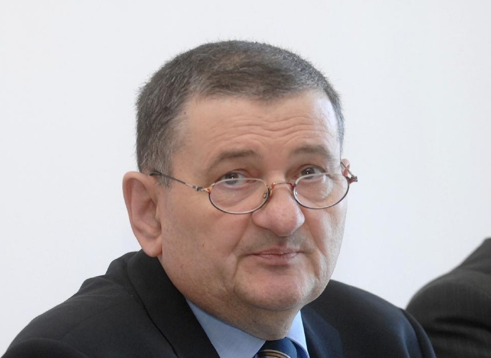 05.02.2009., Osijek - Na konferenciji za tisak povodom USKOK-ove isprike Djapicu oko provodjenja istrage oko navodnog ugovora s Vladom Zecom, novinar je pitao zasto se komunikacija HSP-a i Djapica svela iskljucivo na Jutarnji list, buduci da je sve sto je danas receno taj list objavio prije dva dana. Srb je pitanje nazvao primjedbom i komentarom i odbio odgovoriti. Djapic se pak na konferenciji za novinare nije pojavio. Krunislav Olujic i Gordan Matkovic. 
Photo: Davor Javorovic/Vecernji list