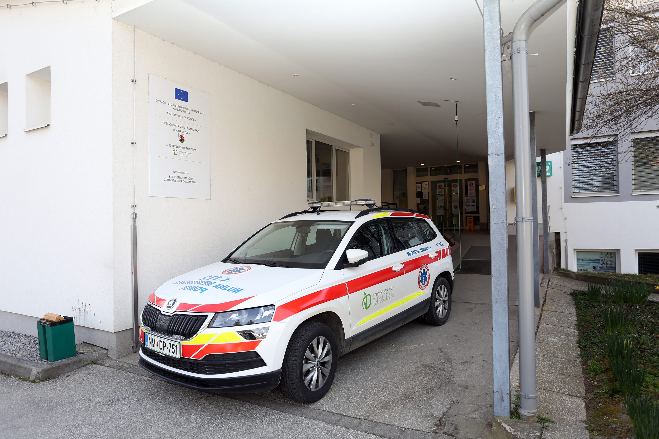 09.03.2020., Metlika - Reportaza iz Slovenskog pogranicnog gradica Metlika u kojem je zabiljezen slucaj zaraze koronavirusom. Od virusa je prvi obolio lijecnik koji je radio u Domu zdravlja. Dom zdravlja je zatvoren, zabranjene su posjete starackom domu. Ulice su puste iako rade skola te brojne tvrtke na tom podrucju. Photo: Kristina Stedul Fabac/PIXSELL