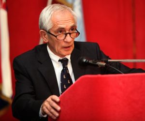 10.12.2009., Zagreb - Simpozij s uvazenim predavacima iz europskih klinika povodom 70 godina Klinike za kirurgiju lica, celjusti i usta odrzan je u KB Dubrava. Prof. dr. Miso Virag. 
Photo: Robert Anic/PIXSELL