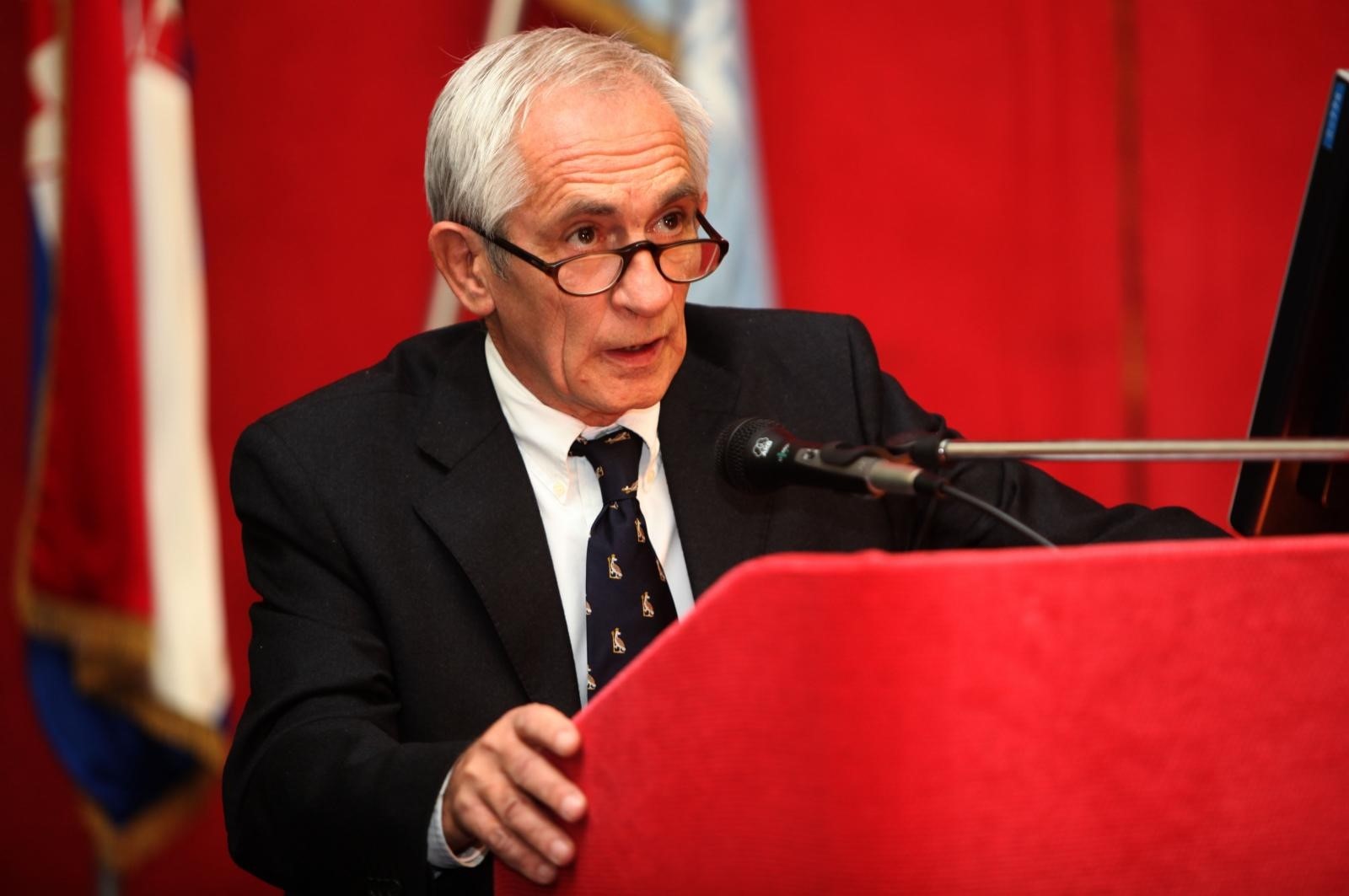 10.12.2009., Zagreb - Simpozij s uvazenim predavacima iz europskih klinika povodom 70 godina Klinike za kirurgiju lica, celjusti i usta odrzan je u KB Dubrava. Prof. dr. Miso Virag. 
Photo: Robert Anic/PIXSELL