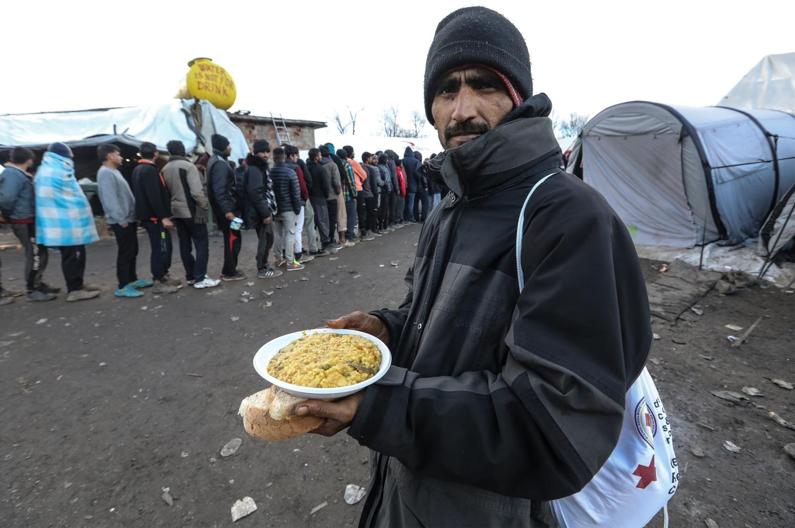 09.12.2019., Bihac - Izbjeglicki kamp na Vucjaku, migranti cekaju odluku Kantonalnih vlasti o preseljenju na novu lokaciju. Photo: Robert Anic/PIXSELL