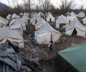 09.12.2019., Bihac - Izbjeglicki kamp na Vucjaku, migranti cekaju odluku Kantonalnih vlasti o preseljenju na novu lokaciju. Photo: Robert Anic/PIXSELL