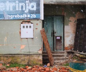 10.01.2021., Petrinja - Snjezna nedjelja u potresom stradaloj Petrinji. 
Photo: Slavko Midzor/PIXSELL