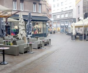 10.11.2020., Zagreb - Iako su od pocetka pandemije koronavirusa popularnije od zatvorenih kafica, zbog rosulje koja od nocas moci zagrebacke ulice terase kafica ostaju prazne do poboljsanja vremena.
Photo: Patrik Macek/PIXSELL