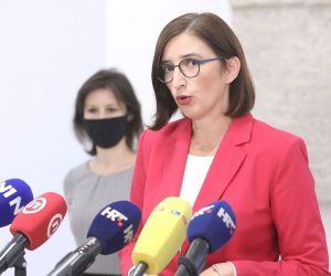 10.11.2020., Zagreb - Clanice kluba zastupnika stranka Pametno, Glas i STRIP odrzale su u Saboru konferenciju za medije o zakonu o dopinosima.
Photo: Patrik Macek/PIXSELL