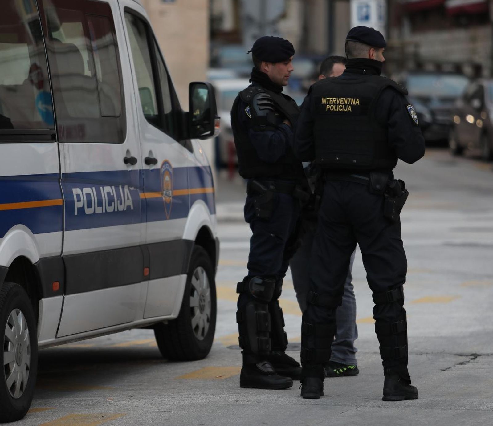 11.01.2021., Split - Na godisnjicu trostrukog ubojstva upaljene su svijece i postavljeno je cvijece na Sperunu uz preventivne policijske snage u gradu. 
Photo: Ivo Cagalj/PIXSELL