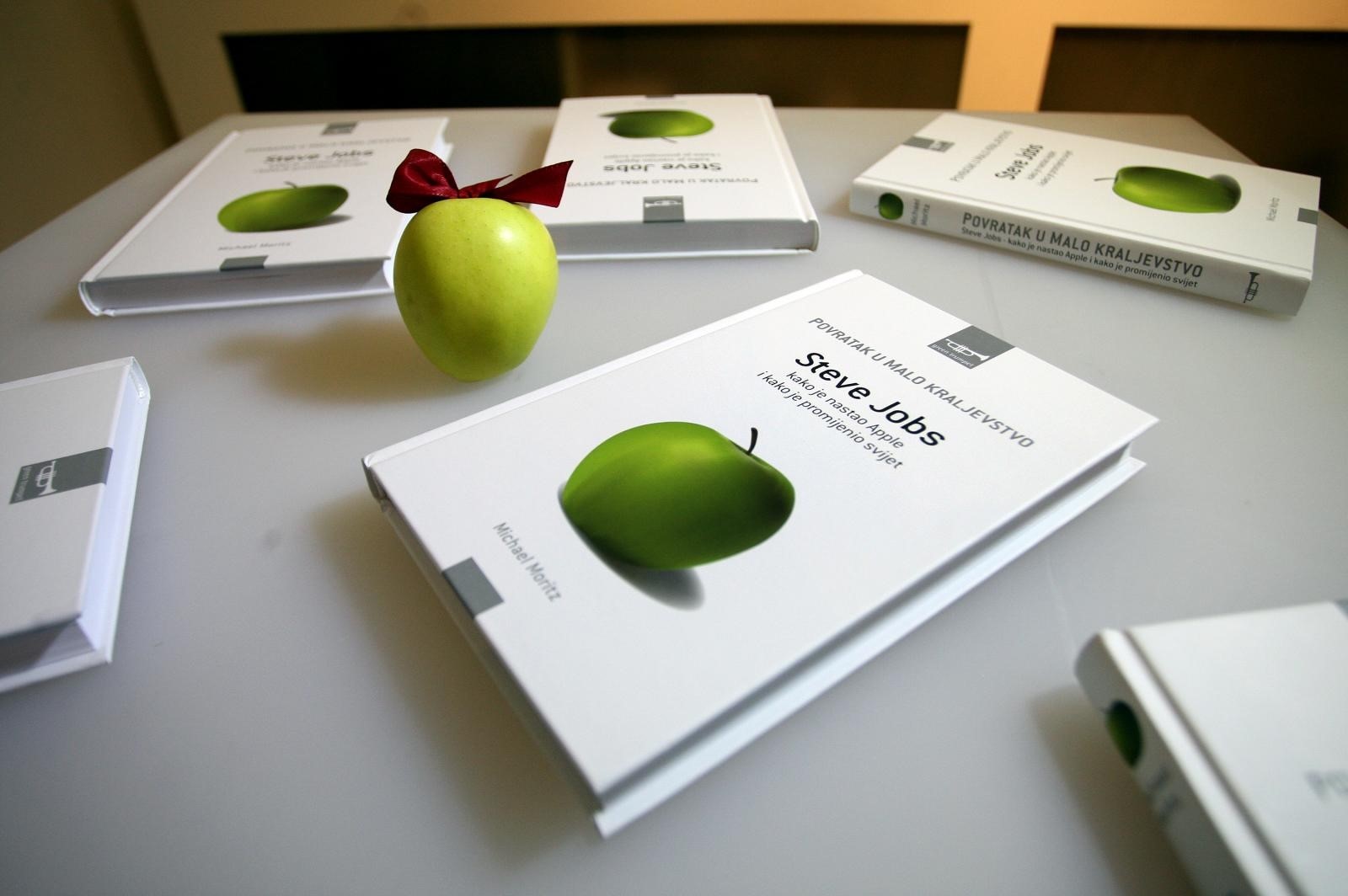 09.06.2011., Zagreb -Promocija knjige Povratak u malo kraljevstvo -  Steve Jobs kako je nastao Apple i kako je promijenio svijet, pisca Michael Moritza u trgovini iStyle.
Photo: Igor Kralj/PIXSELL
