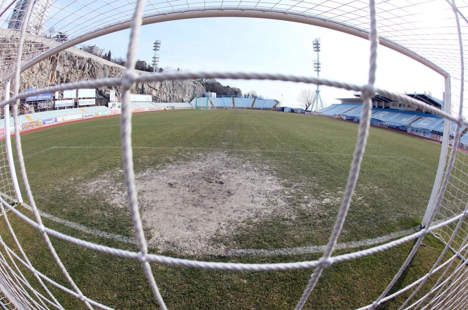 06.02.2012. Kantrida, Rijeka - Stadion Kantrida 12 dana uoci nastavka prve HNL u zadovoljavajucem je stanju, s obzirom da u Rijeci nije padao snijeg. Utakmica izmedu Rijeke i Hajduka koja je sljedeca na rasporedu trebala bi se odigrati bez poteskoca.
Photo: Nel Pavletic/PIXSELL