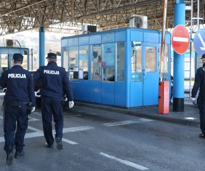 12.03.2020., Maljevac - Reportaza o kokonavirusu s granicnog prijelaza Maljevac. Policija i Carina na granici izmedju Hrvatske i BIH kontroliraju  putnike. 
Photo: Kristina Stedul Fabac/PIXSELL