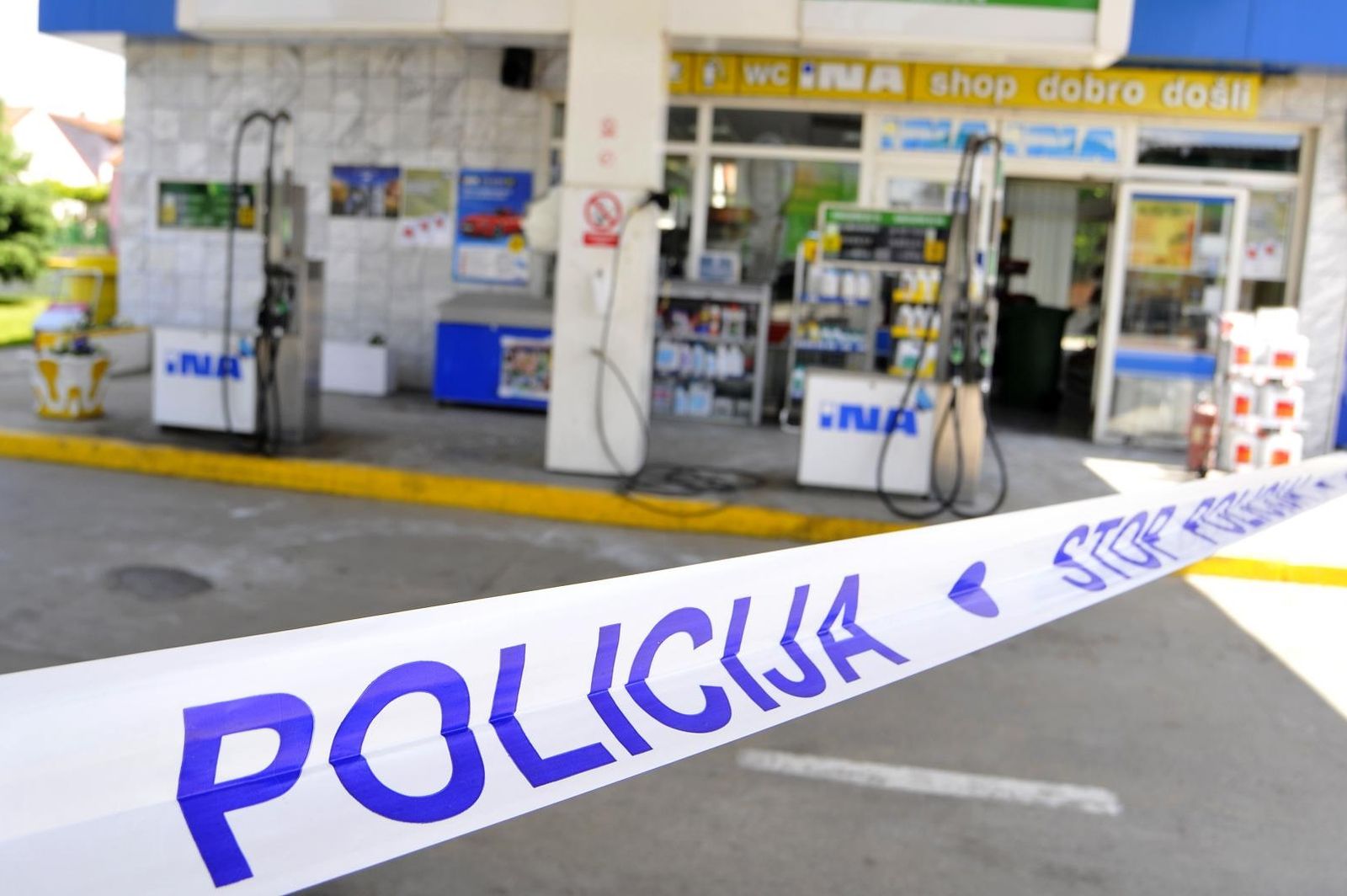 18.05.2012.,Vinkovci - Na benzinskoj postaji Ine u ulici H.D.Genschera tokom protekle noci dogodila se provala pri kojoj je iz sefa otudjeno nekoliko tisuca kuna. Policija traga za pociniteljima.
Photo: Goran Ferbezar/PIXSELL