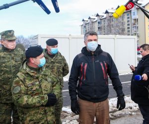 13.01.2021., Petrinja - Predsjednik RH Zoran Milanovic obisao je gradiliste za kontejnersko naselje u ulici Sajmiste na kojem je angazirana mehanizacija Hrvatske vojske. Photo: Zeljko Lukunic/PIXSELL