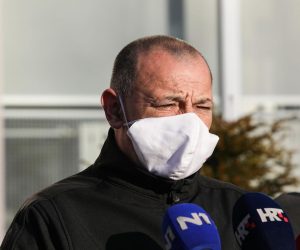 13.01.2021., Glina - Potpredsjednik Vlade, ministar branitelja i celnik Stozera za uklanjanje posljedica potresa Tomo Medved dao je izjavu za medije. Photo: Edina Zuko/PIXSELL