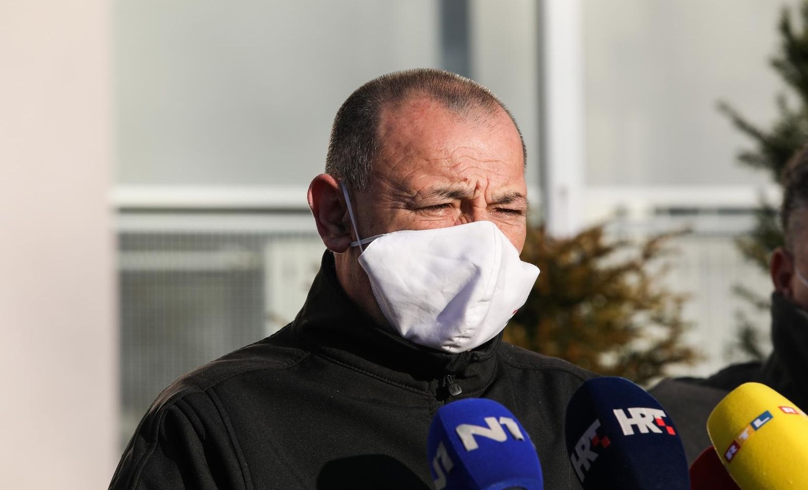 13.01.2021., Glina - Potpredsjednik Vlade, ministar branitelja i celnik Stozera za uklanjanje posljedica potresa Tomo Medved dao je izjavu za medije. Photo: Edina Zuko/PIXSELL