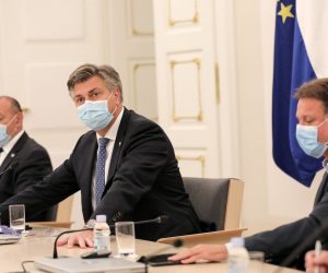 13.10.2020., Zagreb - U Banskim dvorima na Trgu svetog Marka odrzan je sastanak s predstavnicima parlamentarne vecine. Predsjednik Vlade RH Andrej Plenkovic, predsjednik Sabora Gordan Jandrokovic  Photo: Emica Elvedji/PIXSELL
