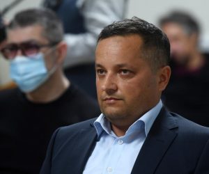 14.04.2020., Zagreb - U Banskim dvorima predstavljen je prvi digitalni asistent u borbi protiv koronavirusa na WhatsAppu u Hrvatskoj, Andrija. Epidemiolog prof.dr.sc. Branko Kolaric. Photo: Marko Lukunic/PIXSELL