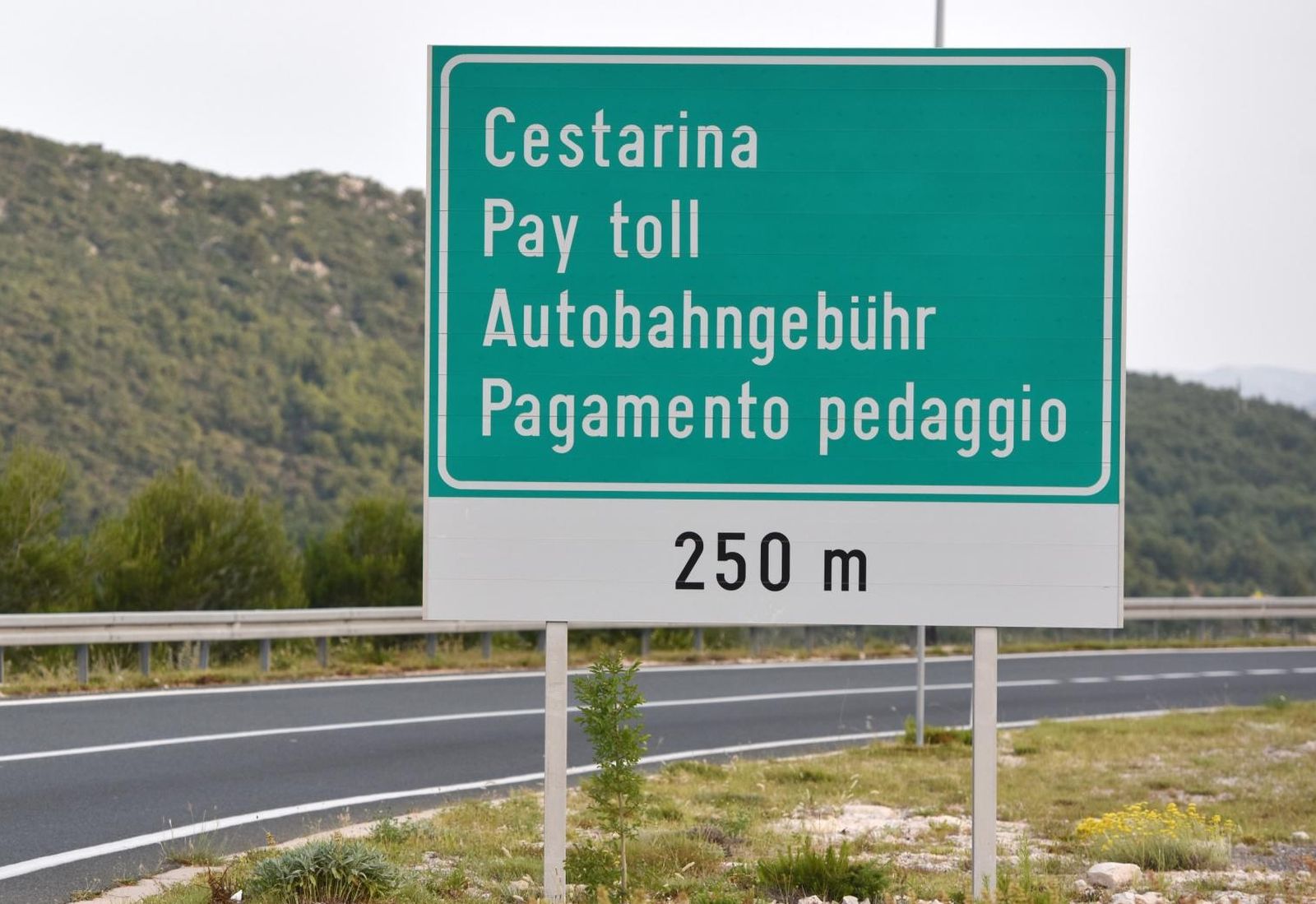 15.06.2019., Sibenik - Od ponoci, 15.lipnja pa sve do 15.rujna na snazi su nove i vece cijene autocesta pod upravljanjem HAC-a i ARZ-a. 
Photo: Hrvoje Jelavic/PIXSELL
