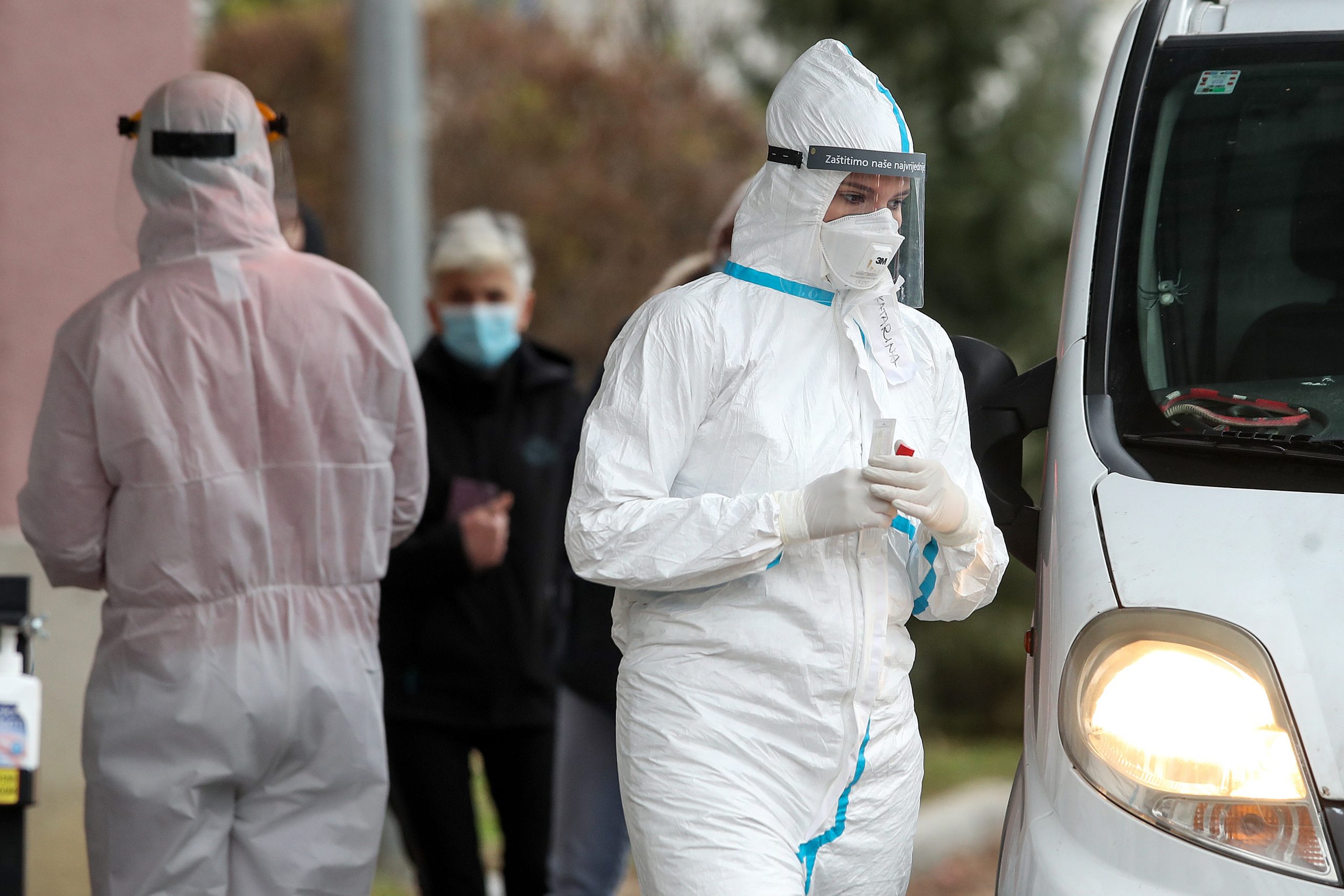 15.12.2020., Zagreb, Mirogojska cesta - Guzve na testiranje na Covid-19 ispred Nastavnog zavoda za javno zdravstvo Andrija Stampar. 
Photo: Igor Kralj/PIXSELL